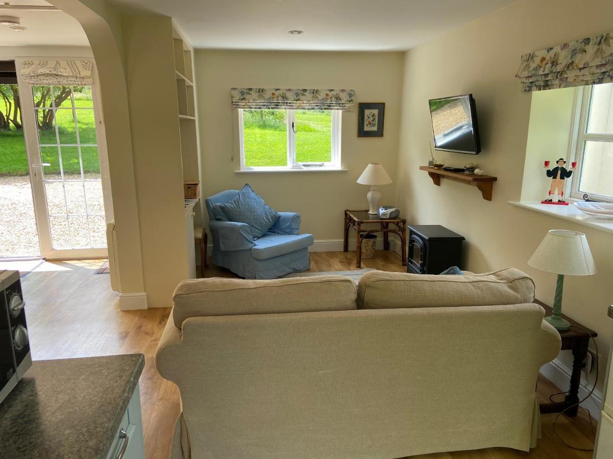 Oke Apple Cottage Shillingstone Exterior photo