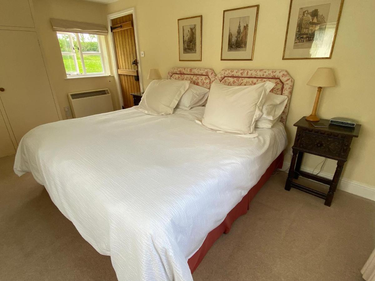 Oke Apple Cottage Shillingstone Exterior photo